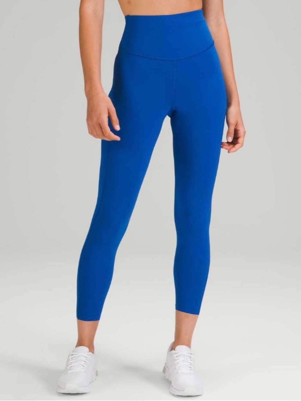 Lululemon Base Pace High-Rise Tight 25"
Symphony Blue size 0